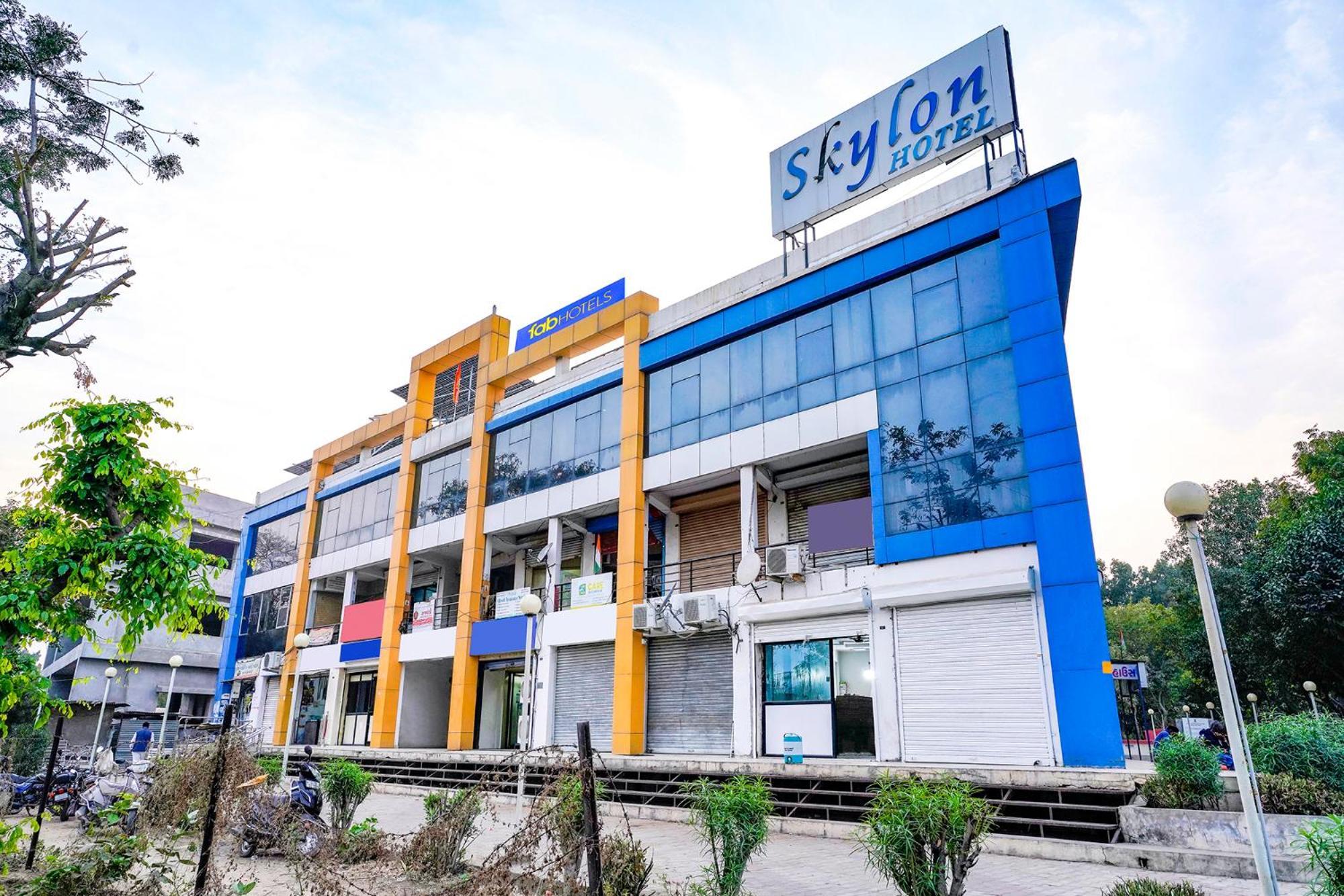 Fabhotel Skylon, Near Mahatma Mandir Гандинагар Экстерьер фото
