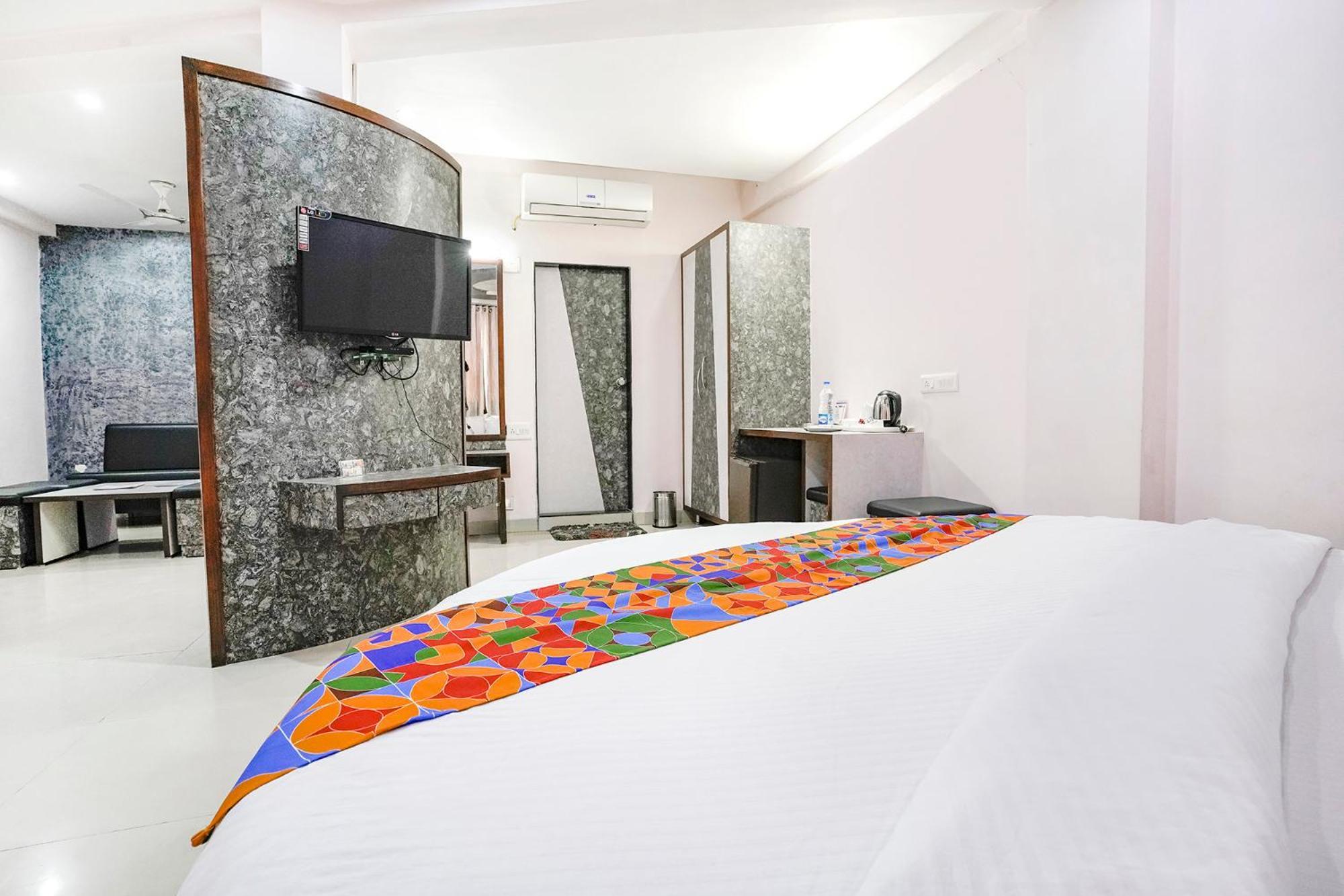 Fabhotel Skylon, Near Mahatma Mandir Гандинагар Экстерьер фото