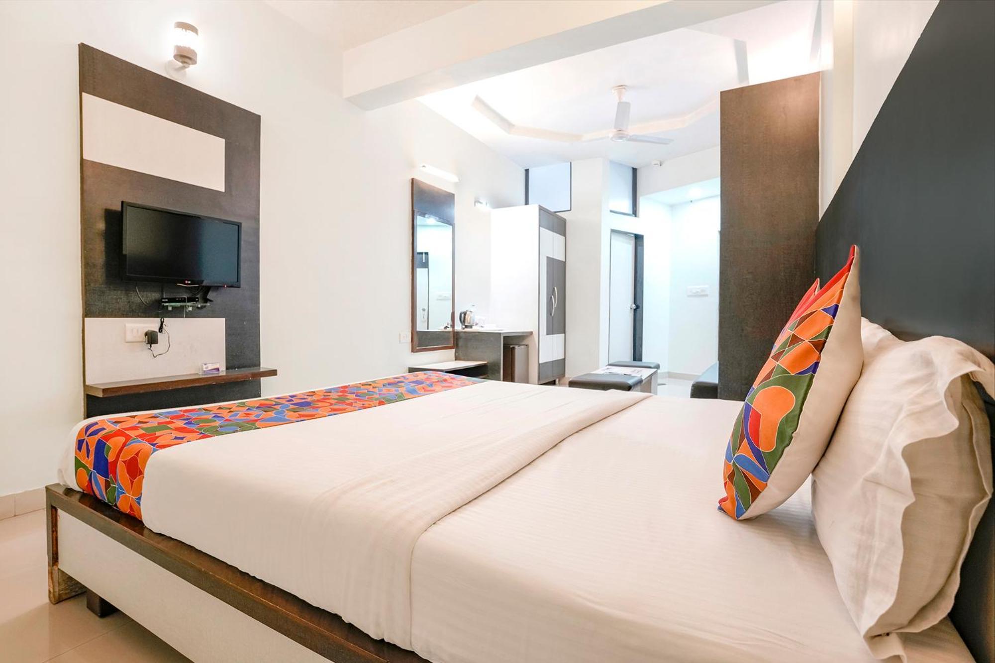 Fabhotel Skylon, Near Mahatma Mandir Гандинагар Экстерьер фото