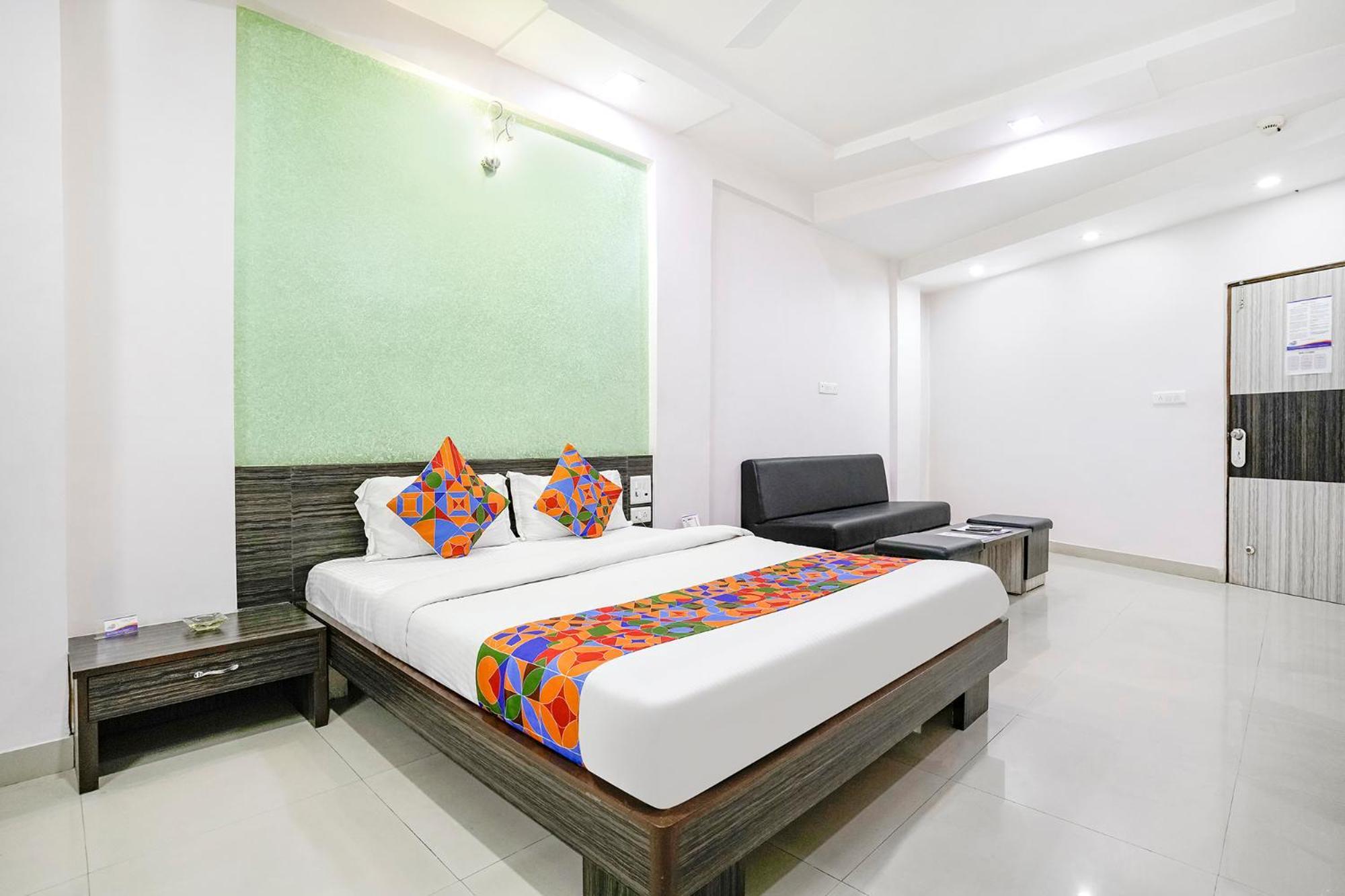 Fabhotel Skylon, Near Mahatma Mandir Гандинагар Экстерьер фото