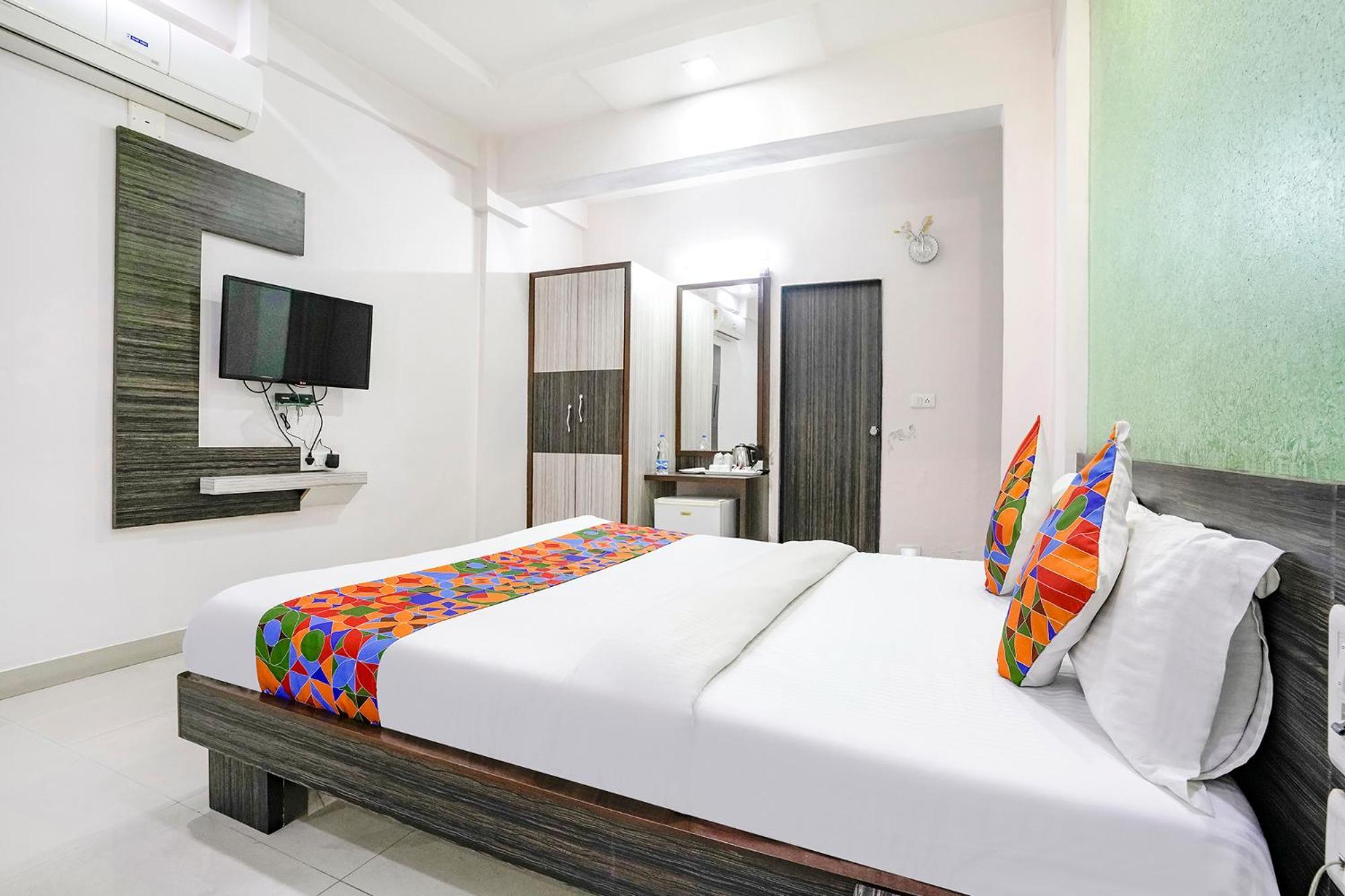 Fabhotel Skylon, Near Mahatma Mandir Гандинагар Экстерьер фото