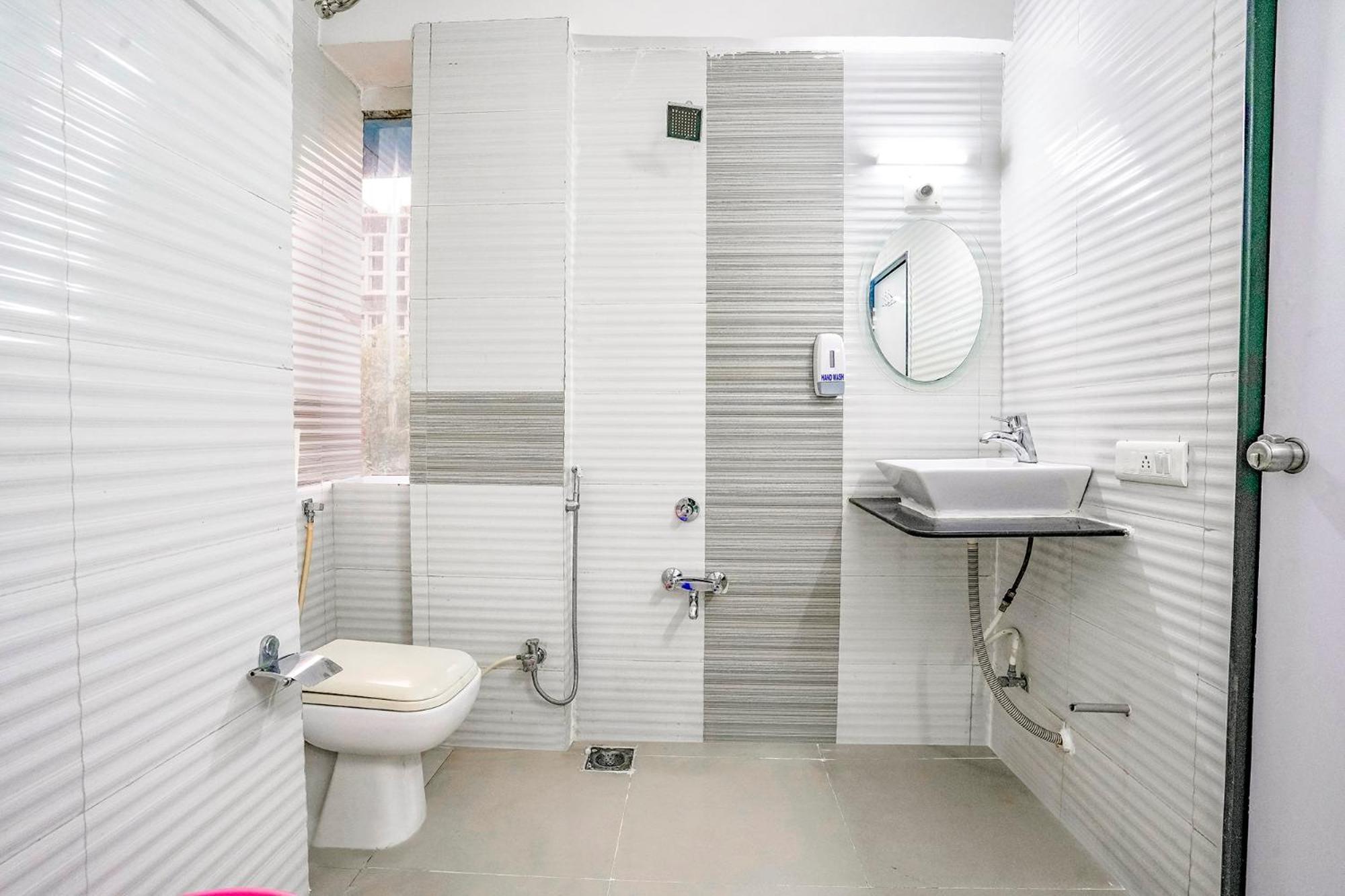Fabhotel Skylon, Near Mahatma Mandir Гандинагар Экстерьер фото