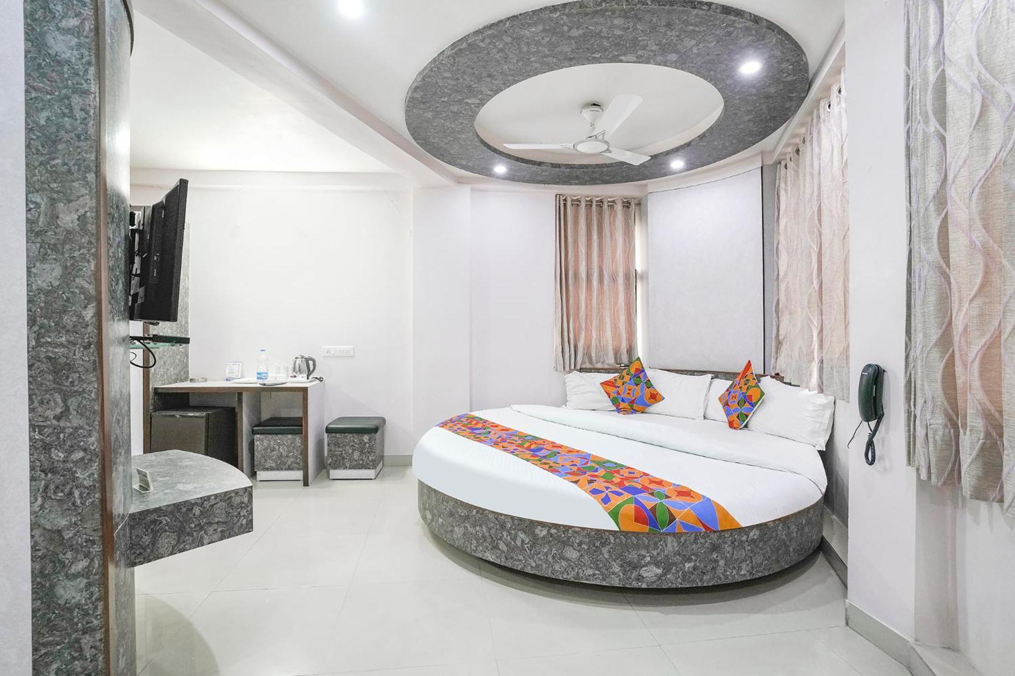 Fabhotel Skylon, Near Mahatma Mandir Гандинагар Экстерьер фото