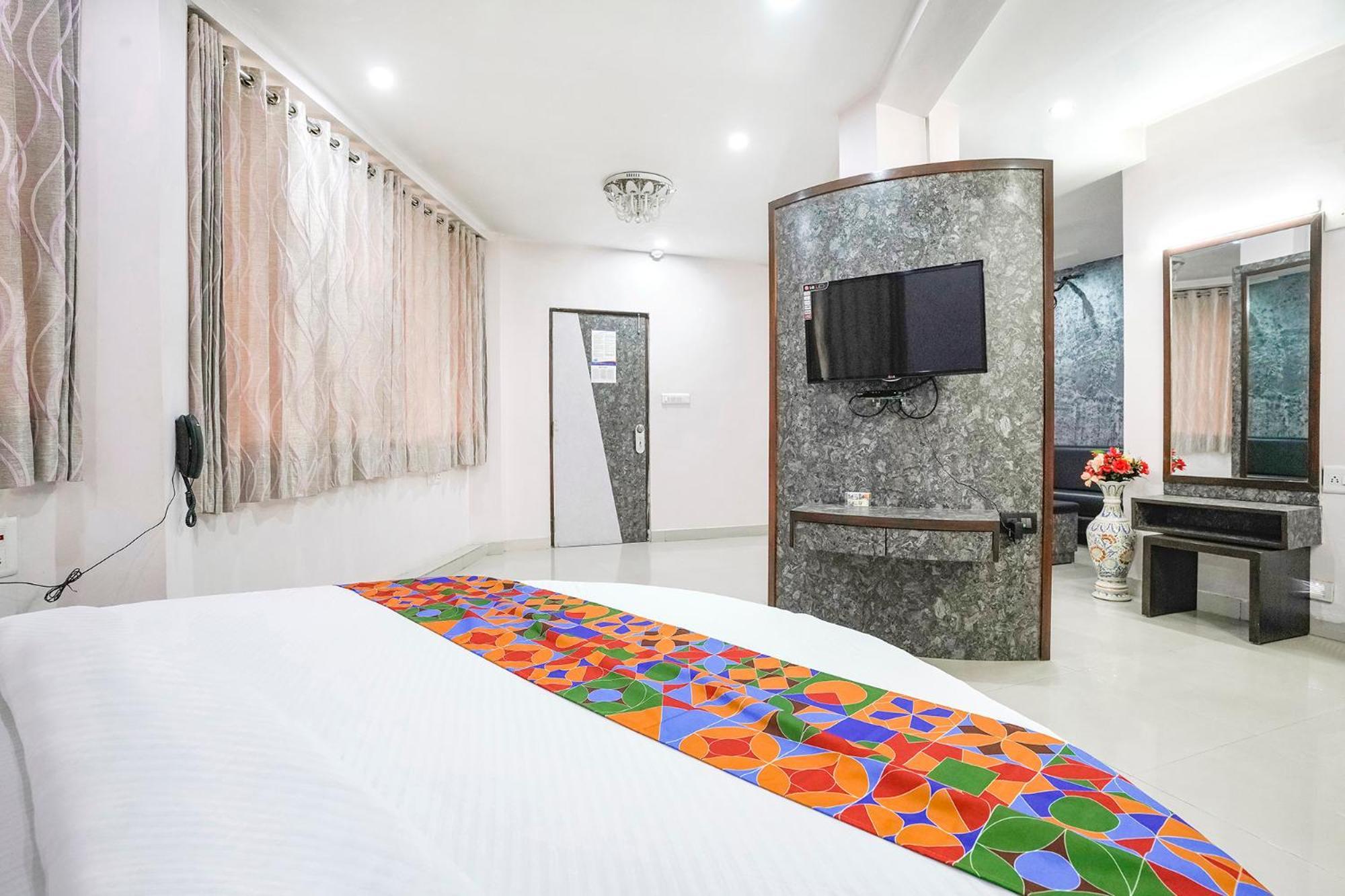 Fabhotel Skylon, Near Mahatma Mandir Гандинагар Экстерьер фото