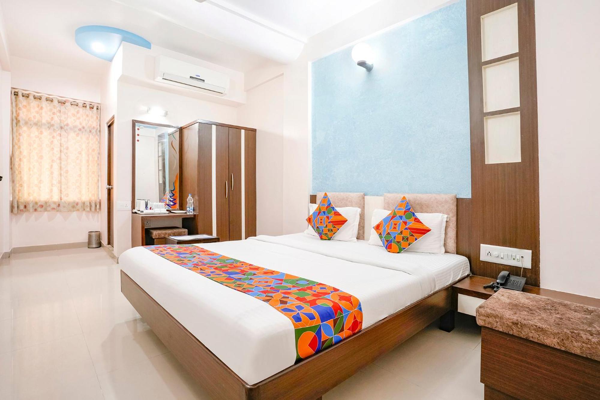Fabhotel Skylon, Near Mahatma Mandir Гандинагар Экстерьер фото