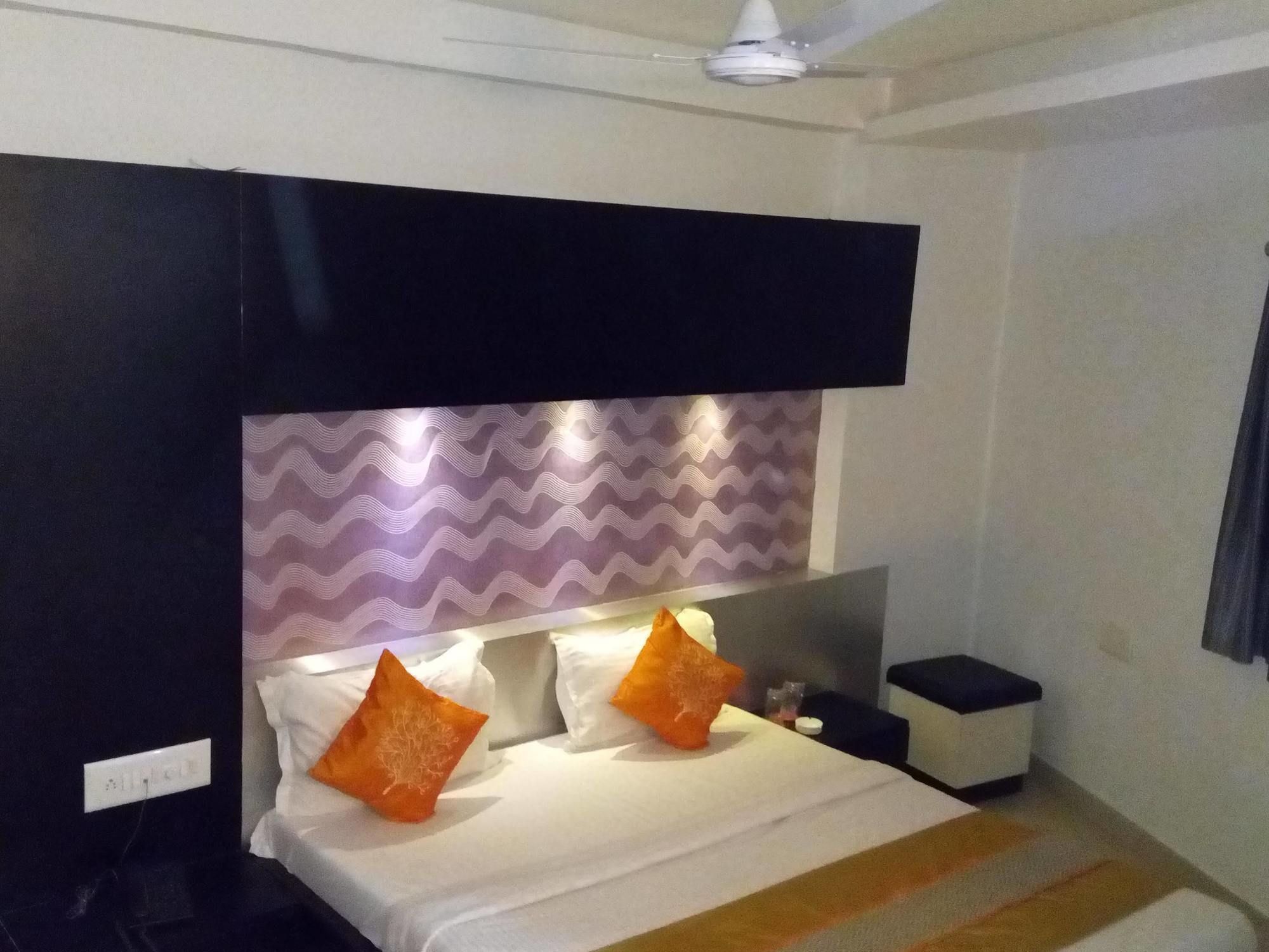 Fabhotel Skylon, Near Mahatma Mandir Гандинагар Экстерьер фото